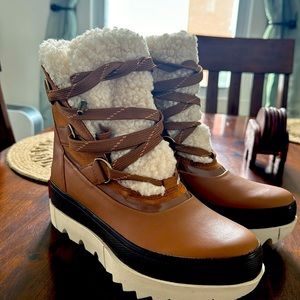 NWOT Sorel Joan of Arctic next boot waterproof